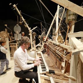 Ausstellung IDYLLE, «Das wohlzerlegte Klavier» von (und mit) Stipendiat Albrecht Fersch (Bild: Anja Köhler)