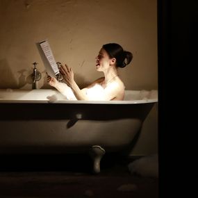 Konzert «Schäferstunden», Sopranistin Ruth Rosenfeld singt Schubert in Fräulein Hiltys Badewanne (Bild: Anja Köhler)