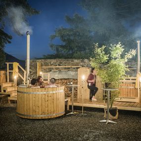 Mittsommernächtliches Bad im Schlosshof (Bild: Daniel Ammann)