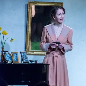 «Alle Lust will Ewigkeit», ein musikalischer Theaterabend mit der Schauspielerin Claudia Hübbecker (Bild: Markus Mosman)